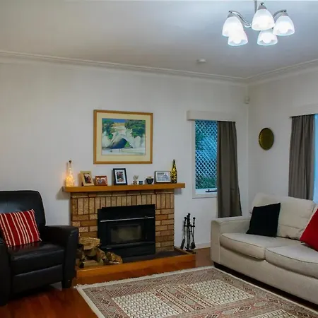 Spacious 5 Bedroom Family Abode